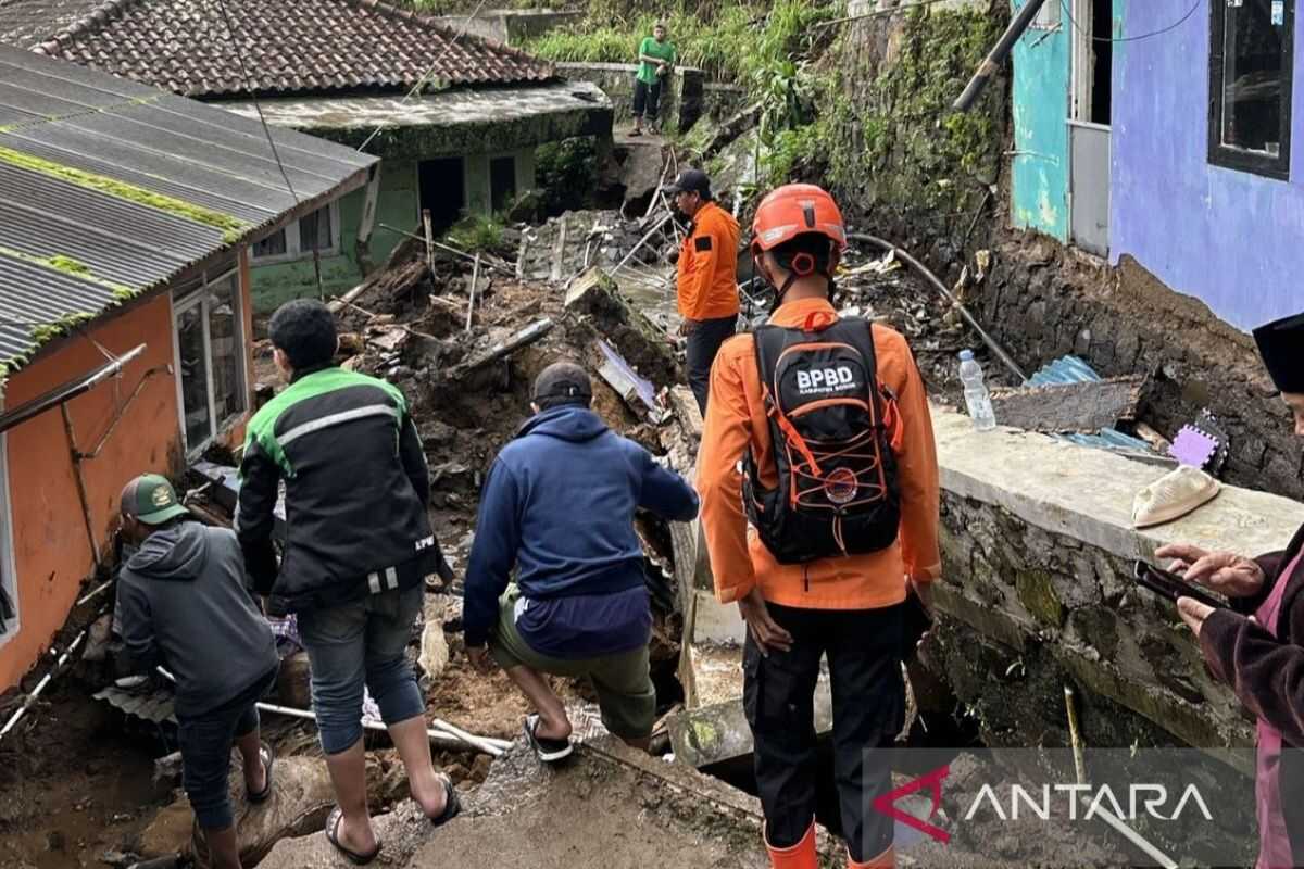 Bogor BPBD Handles Landslide in Puncak, 12 Families Evacuated