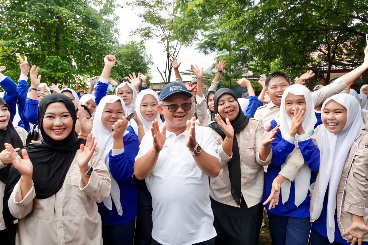 Education Minister Urges Students to Develop Their Potential and Discipline