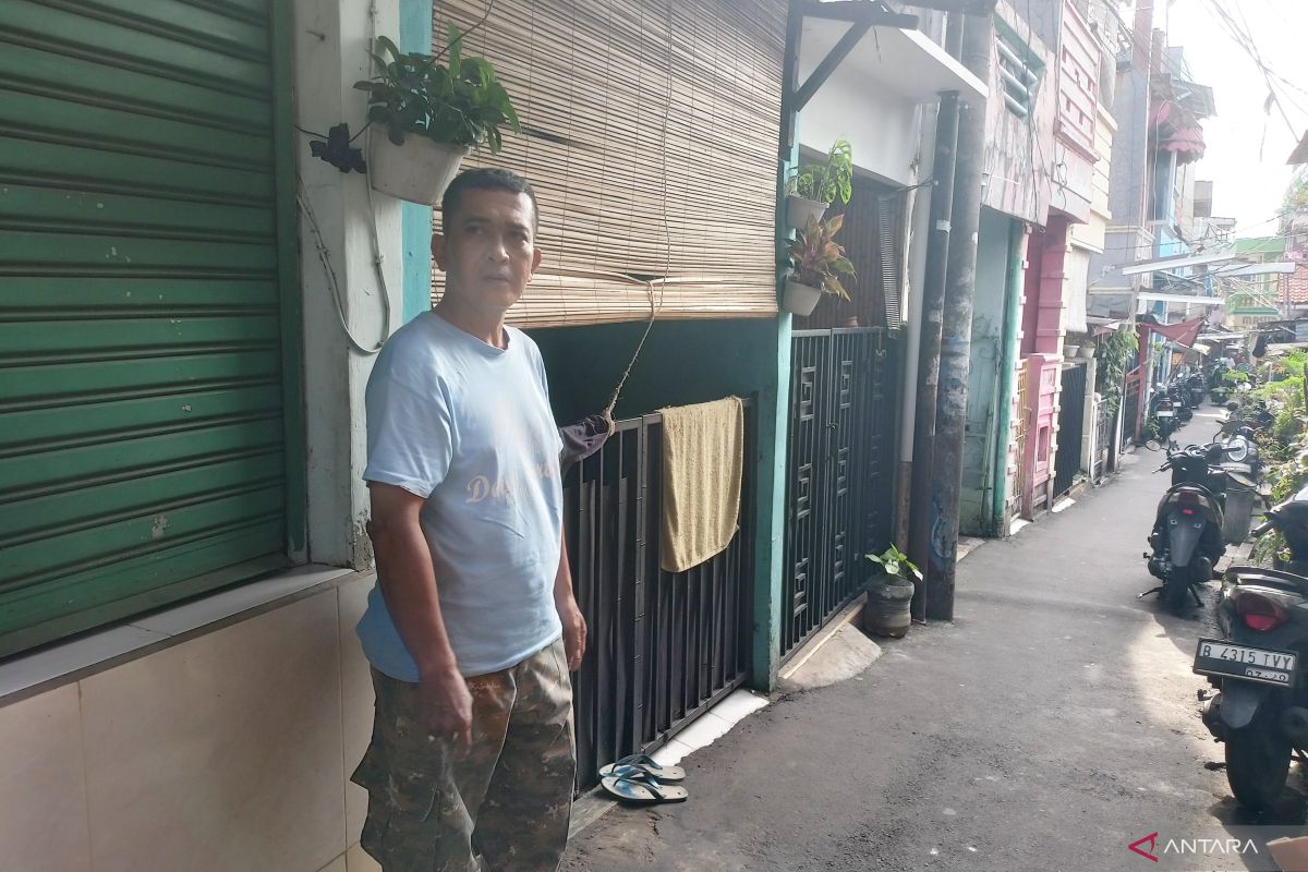 Police Arrest Three for Carrying Sharp Weapons in East Jakarta