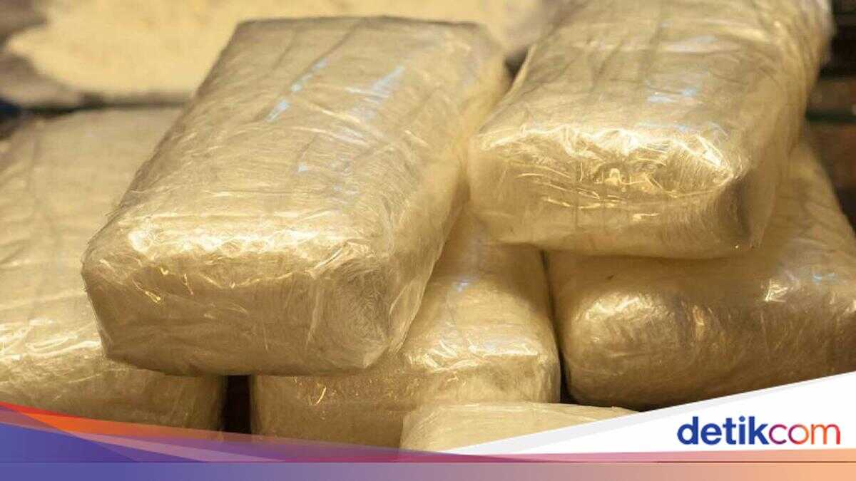 2.4 Tons of Cocaine Seized from Ship in the Pacific