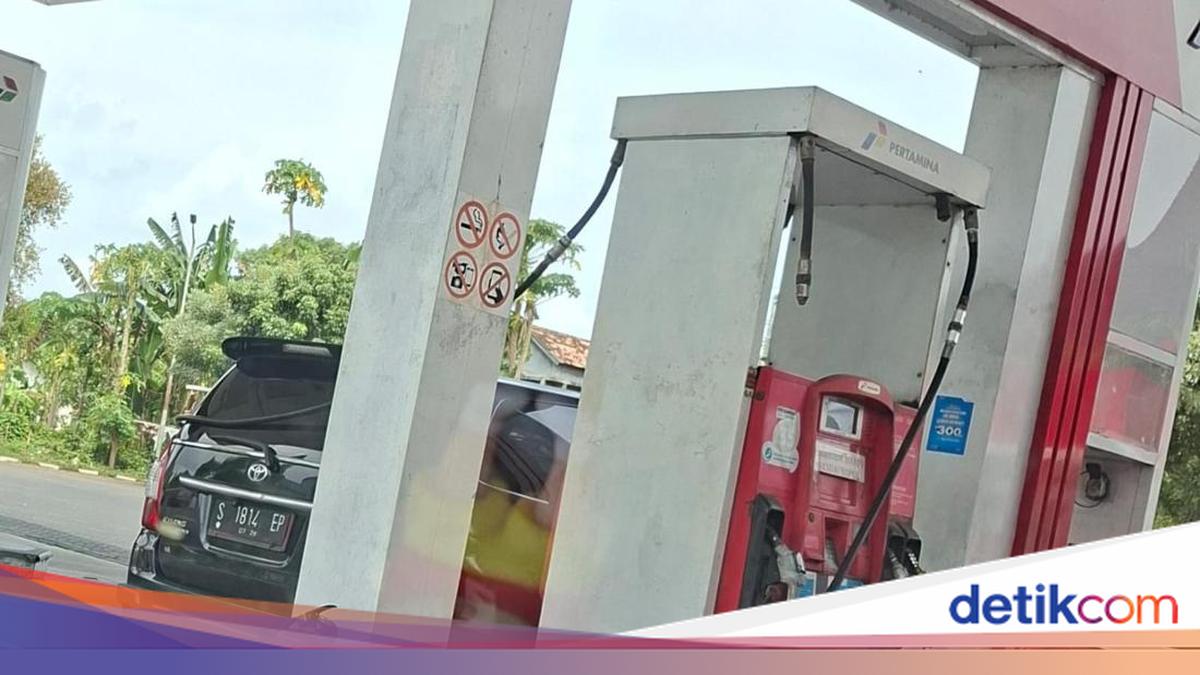 Viral: Official Vehicle in Tuban Allegedly Switches to Private Plates to Buy Subsidized Pertalite