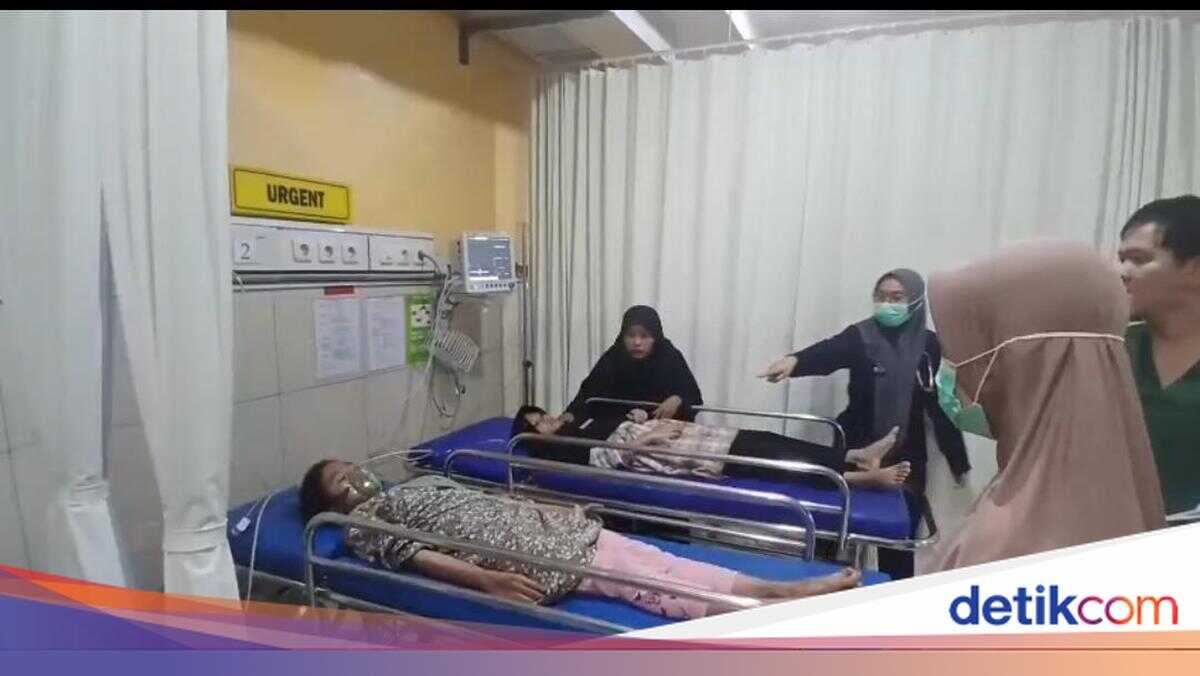 Dozens of Islamic Boarding School Students in Ngawi Allegedly Poisoned by MBG, Receiving Treatment at Hospital
