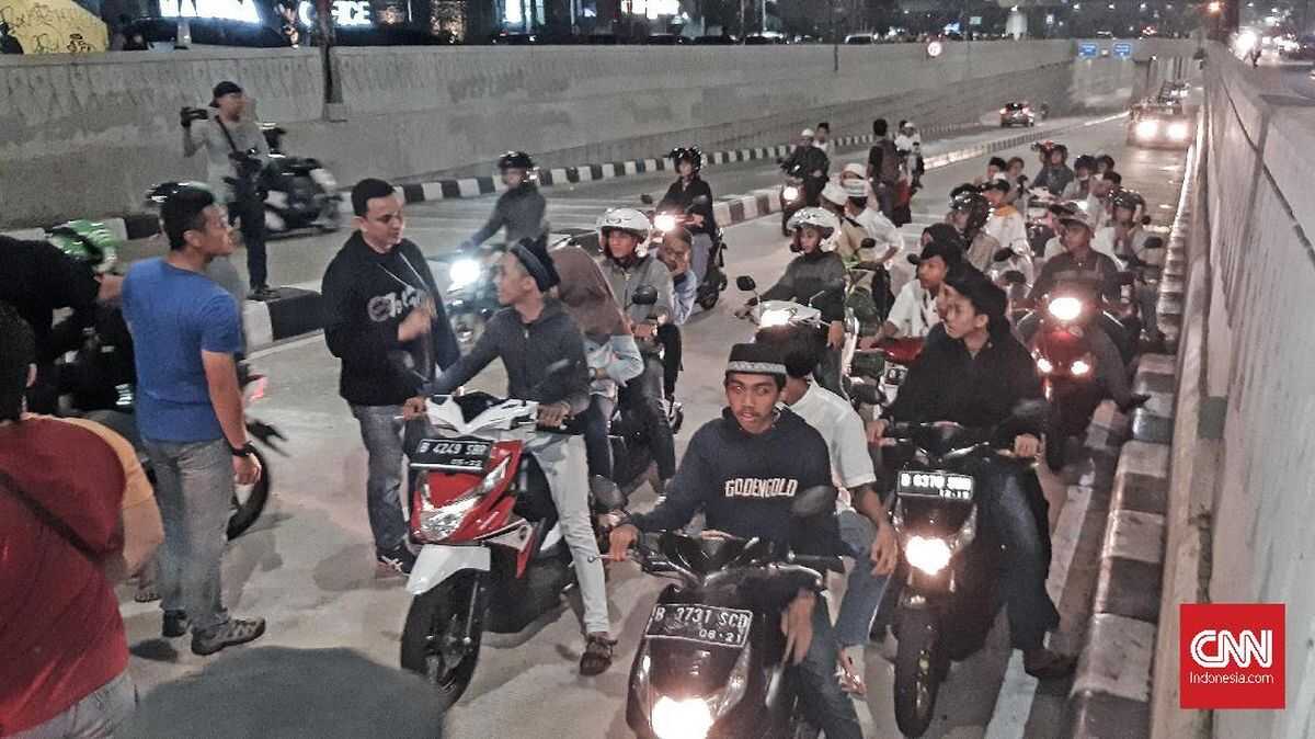 Police Ban Sahur on the Road in Makassar