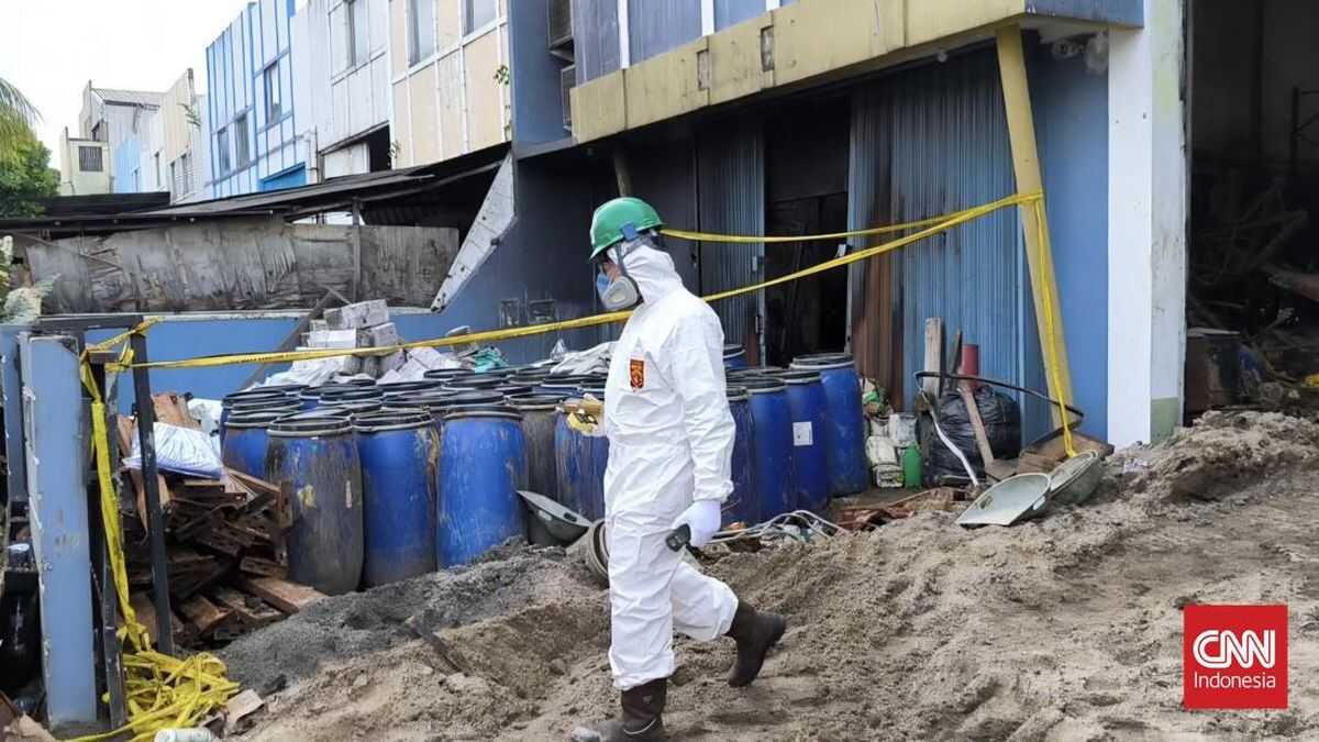Ministry of Environment Tests for Toxic Gas Content at South Tangerang Pesticide Warehouse Post-Fire