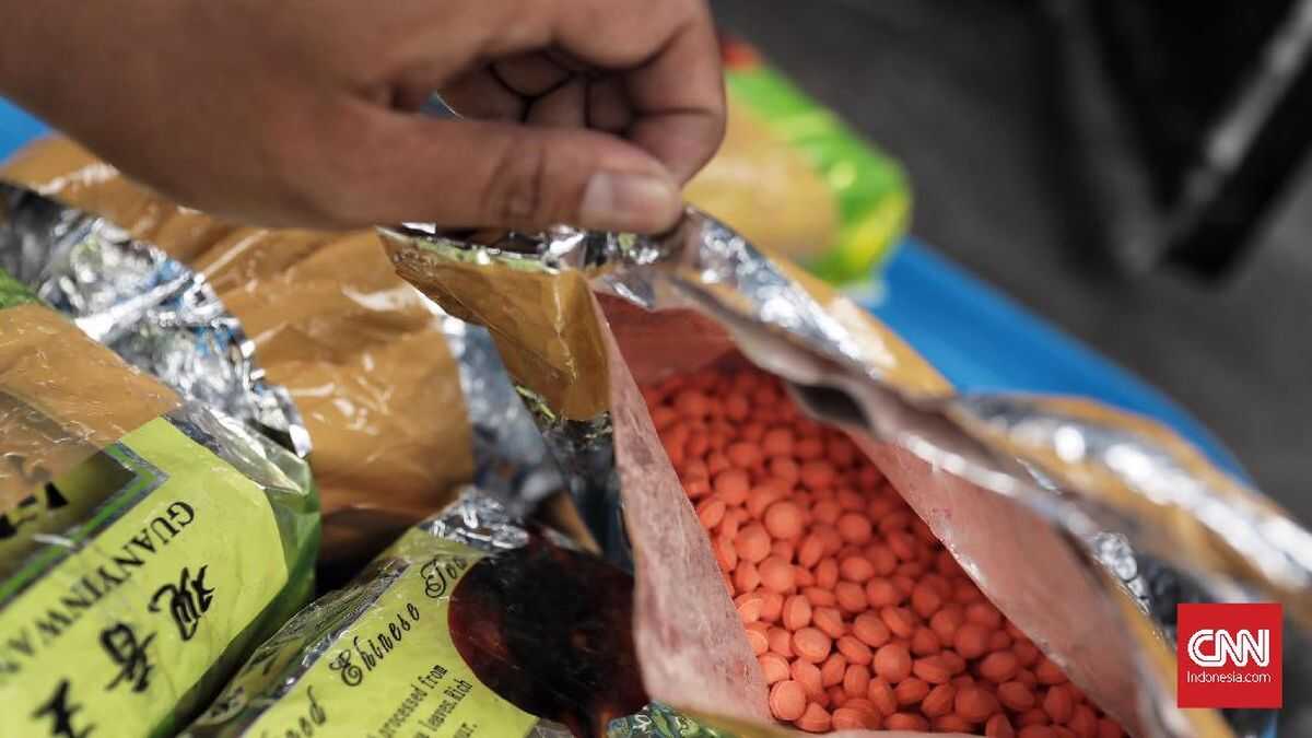 Police Arrest Malaysian National Carrying 99,000 Happy Five Pills Worth Rp 39 Billion