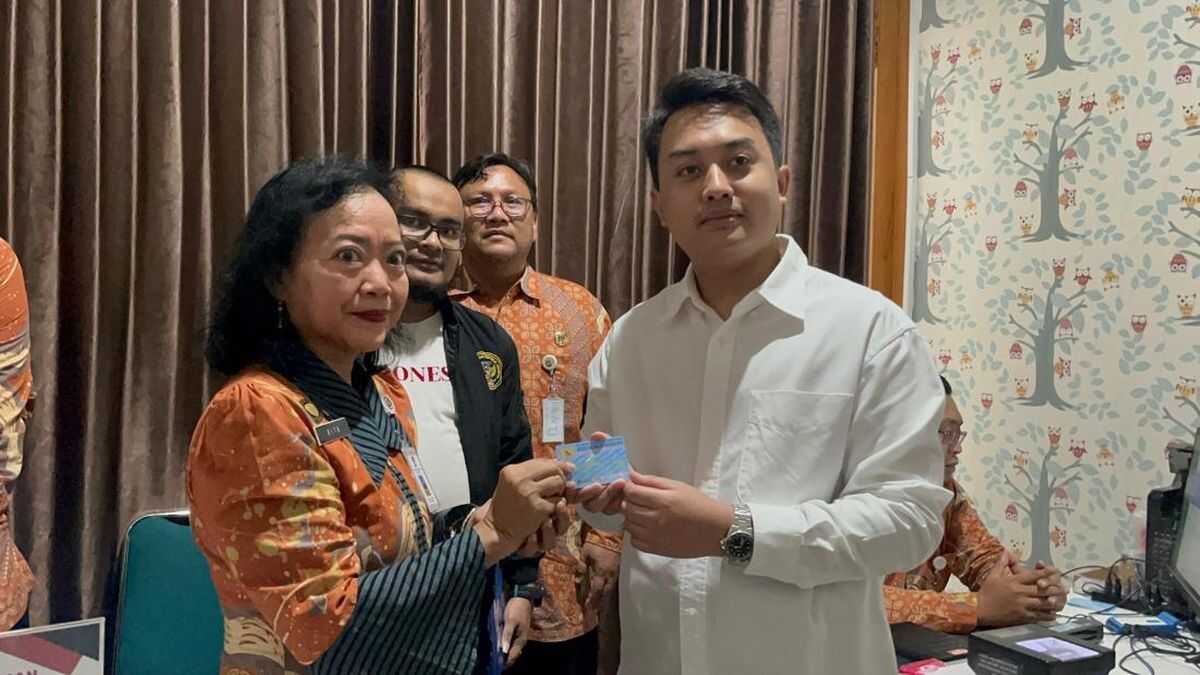 Purbaya Changes ID Card Name to Pakubuwono XIV, Immediately Sued