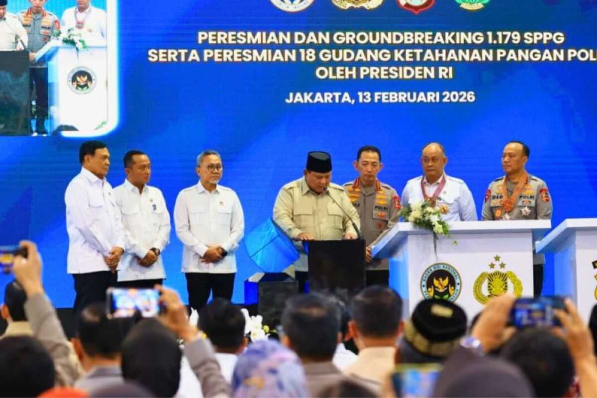 Prabowo awards honors for personnel, figures who support MBG