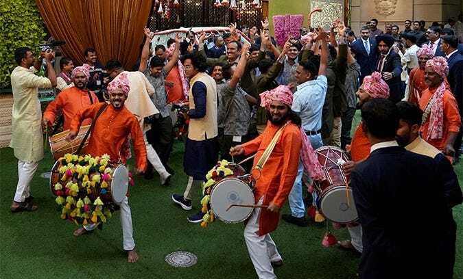 Oxfam Warns of Super-Rich Rule