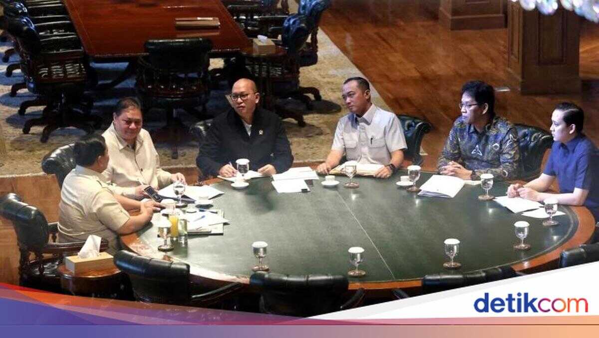Prabowo Holds Meeting with Rosan and Others in Hambalang on Sunday Night