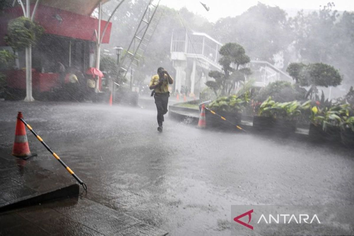 BMKG Issues Warning of Potential Heavy Rainfall in DKI Jakarta