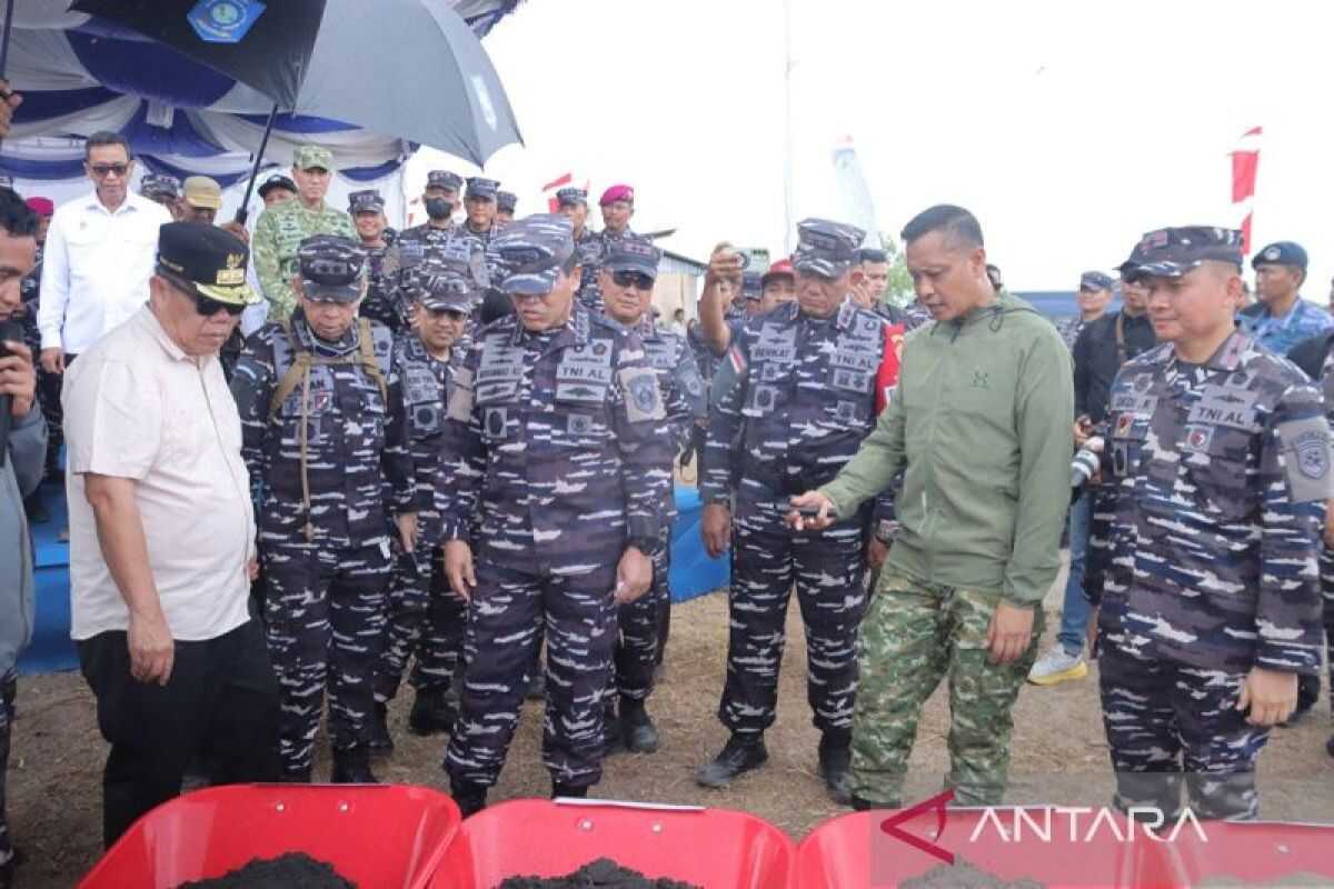 Indonesian Navy Displays 496 Tonnes of Seized Tin in Bangka Belitung