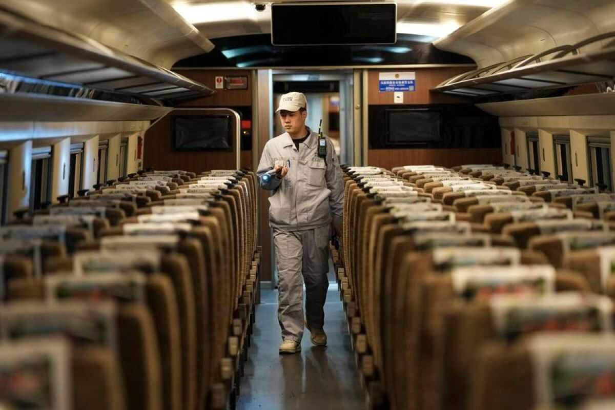 China Predicts 285 Million Interregional Trips on First Day of Lunar New Year Holiday