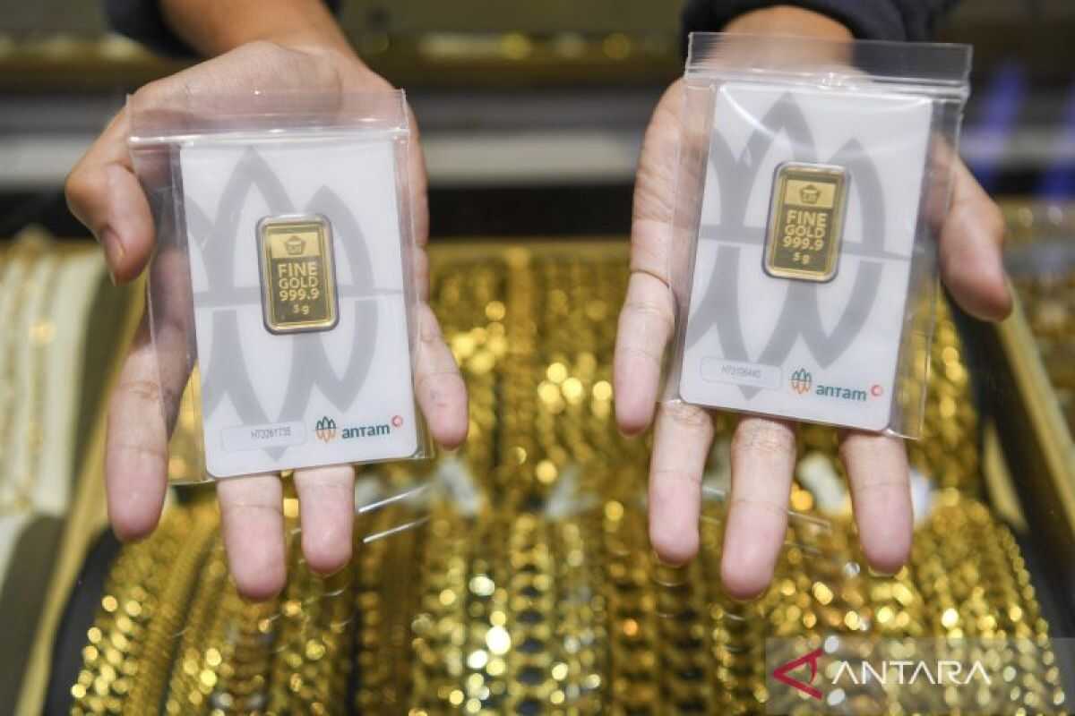 Antam Gold Bar Price Falls Rp14,000 to Rp2.94 Million per Gram