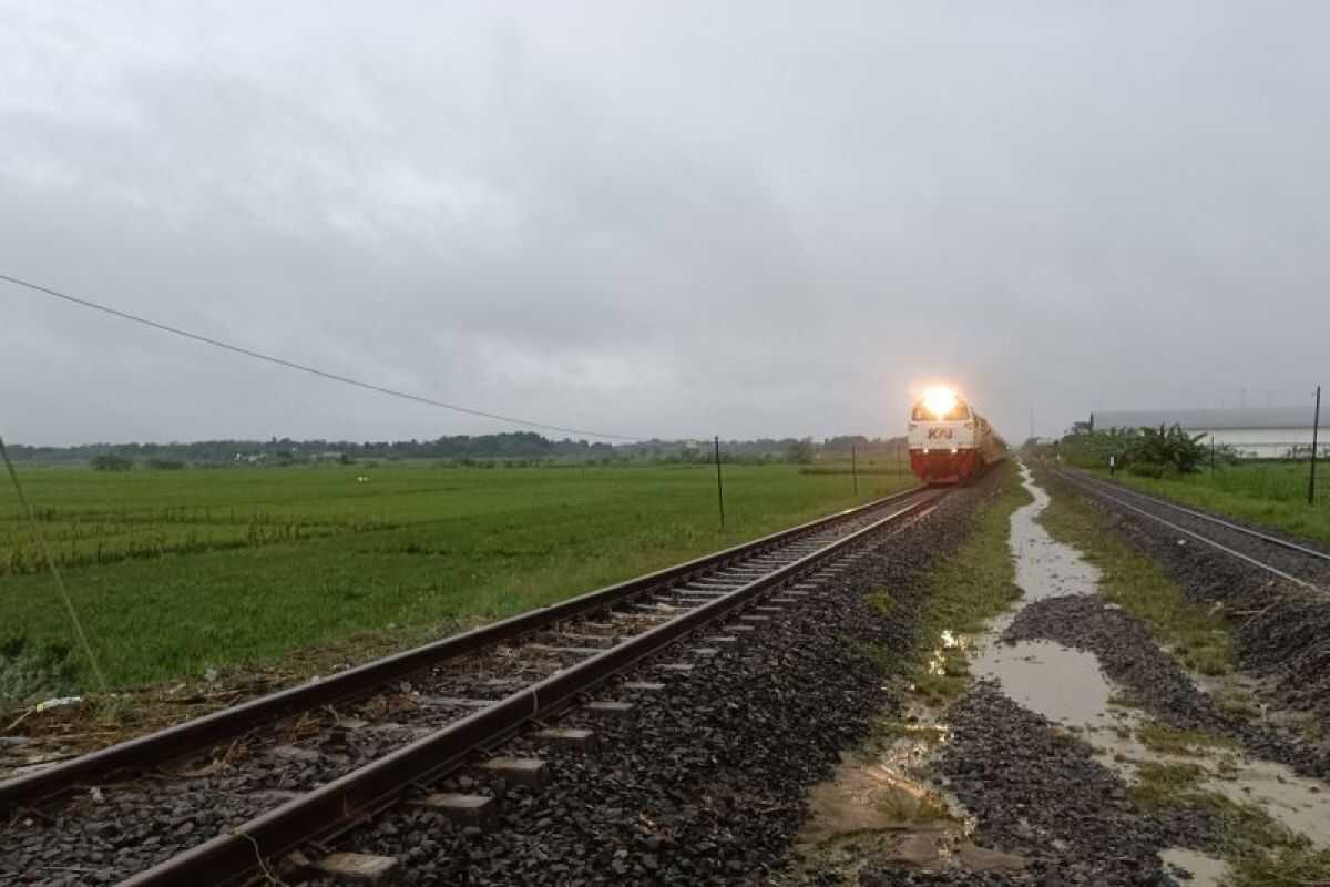 Northern Rail Route Disrupted by Flooding in Grobogan