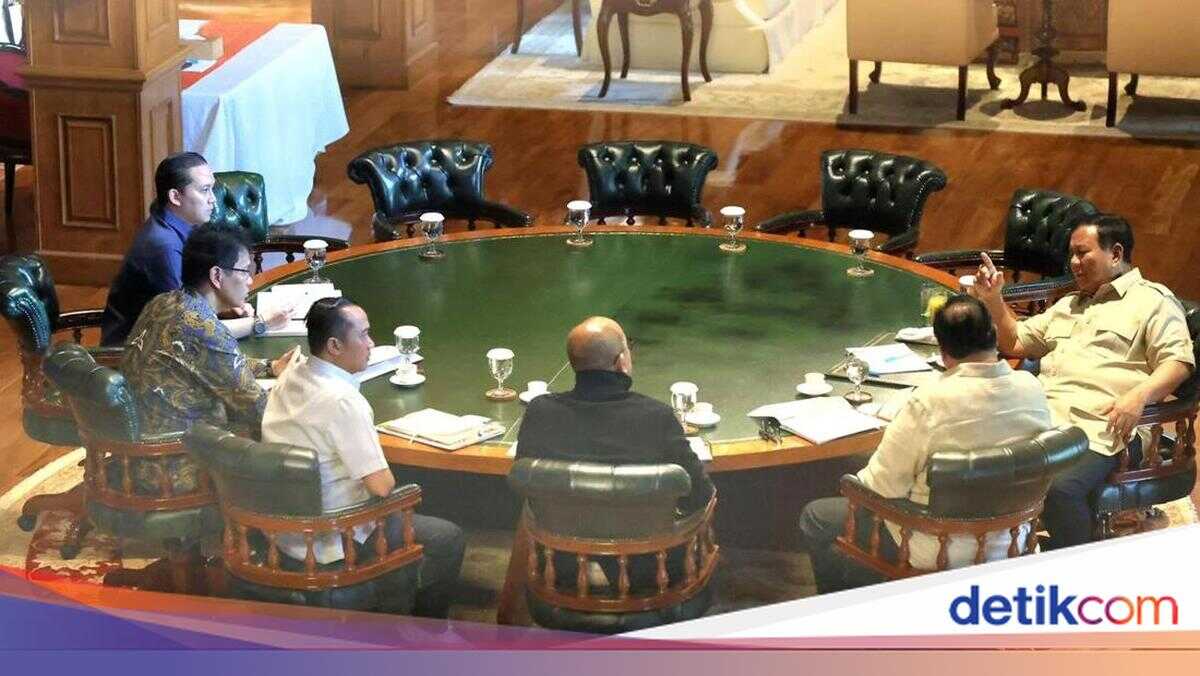 Prabowo's Sunday Evening Meeting at Hambalang Discusses Indonesia-US Tariff Negotiations