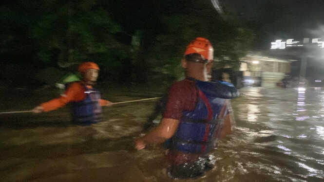 Flash Floods Strike Upper Semarang, Two-Metre Waters Submerge Four Housing Estates