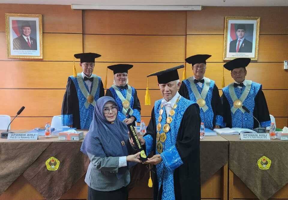 Pasundan University Graduates New Doctor with Dissertation on Online Single Submission Policy Implementation in Cianjur