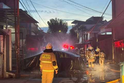 BYD Seal Electric Car Catches Fire in West Jakarta Due to Suspected Battery Short Circuit