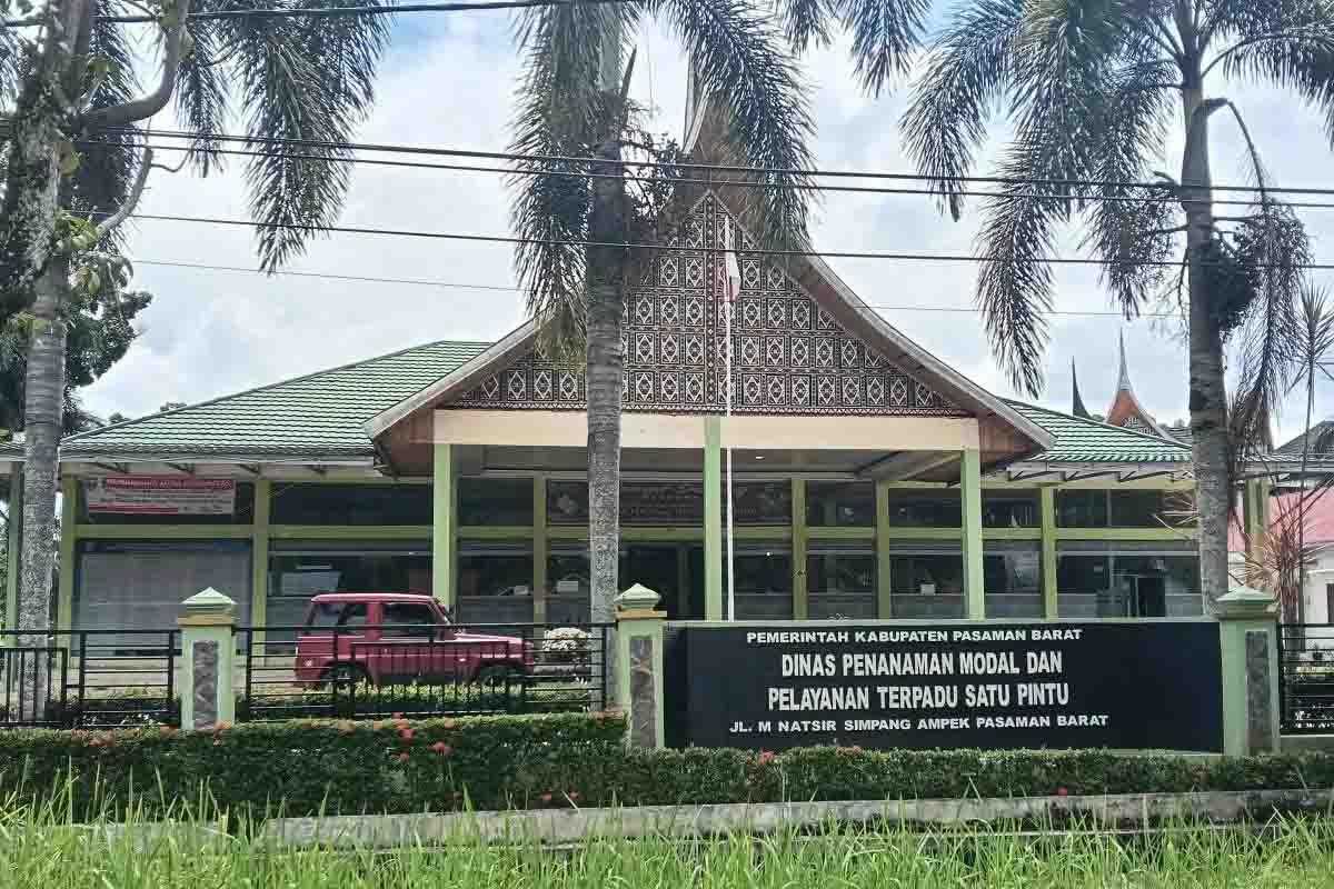 West Pasaman Issues 828 Business Permits in First Three Months of 2025