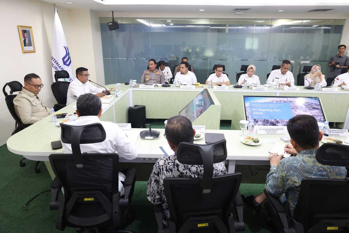 Banten Governor and Deputy Investment Minister Lead Meeting to Resolve PT Chandra Asri Alkali Investment Dispute