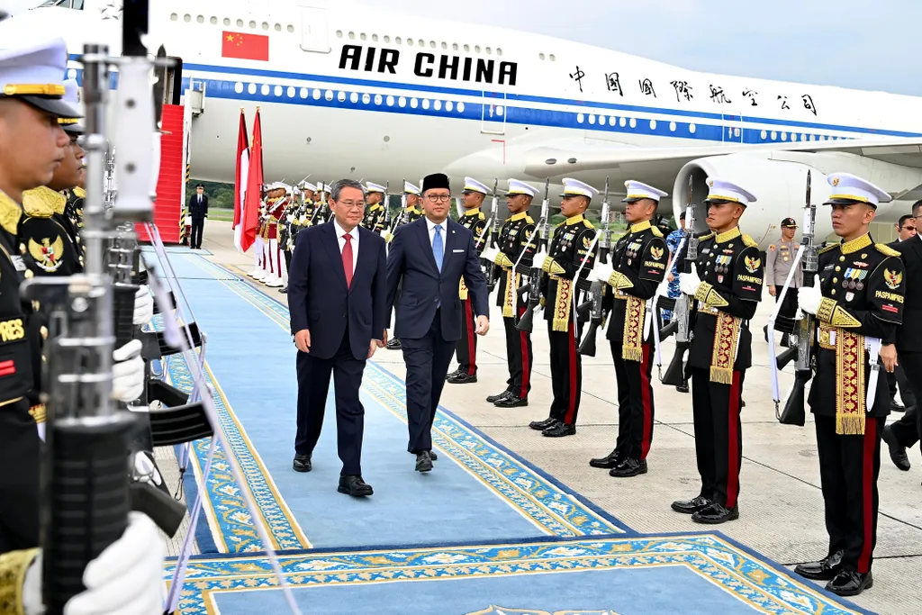Chinese Premier Li Qiang Begins State Visit to Indonesia, Bringing 60 Business Leaders