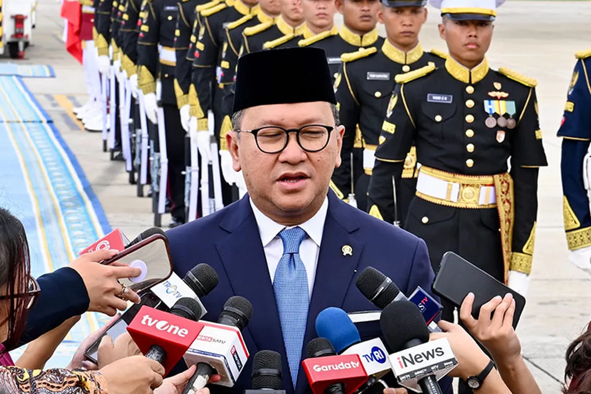 Chinese Premier Li Qiang Arrives in Indonesia with 60 Business Leaders