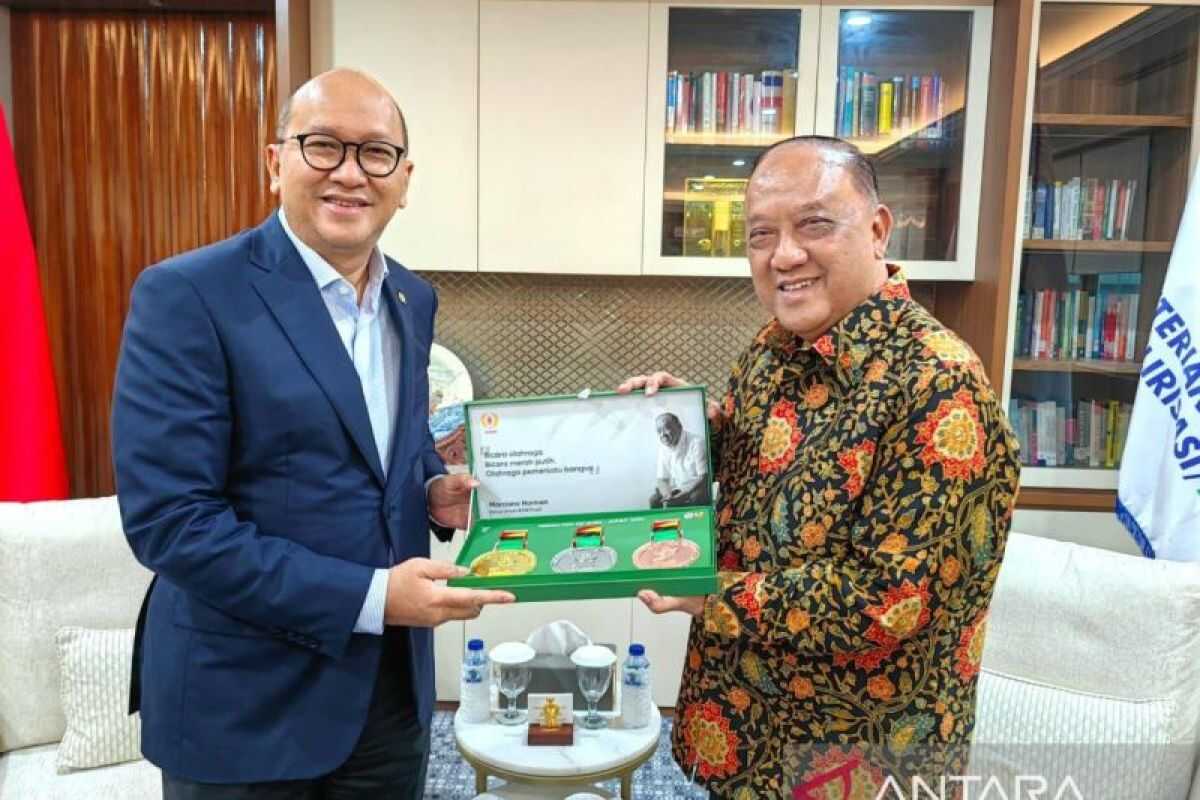 KONI Chairman Commends Investment Minister Rosan Roeslani for Weightlifting Achievements