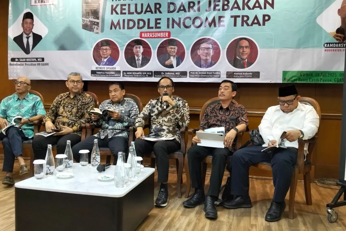 Bureaucratic Transformation Key to Escaping Middle Income Trap Amid Trump Tariff Threat