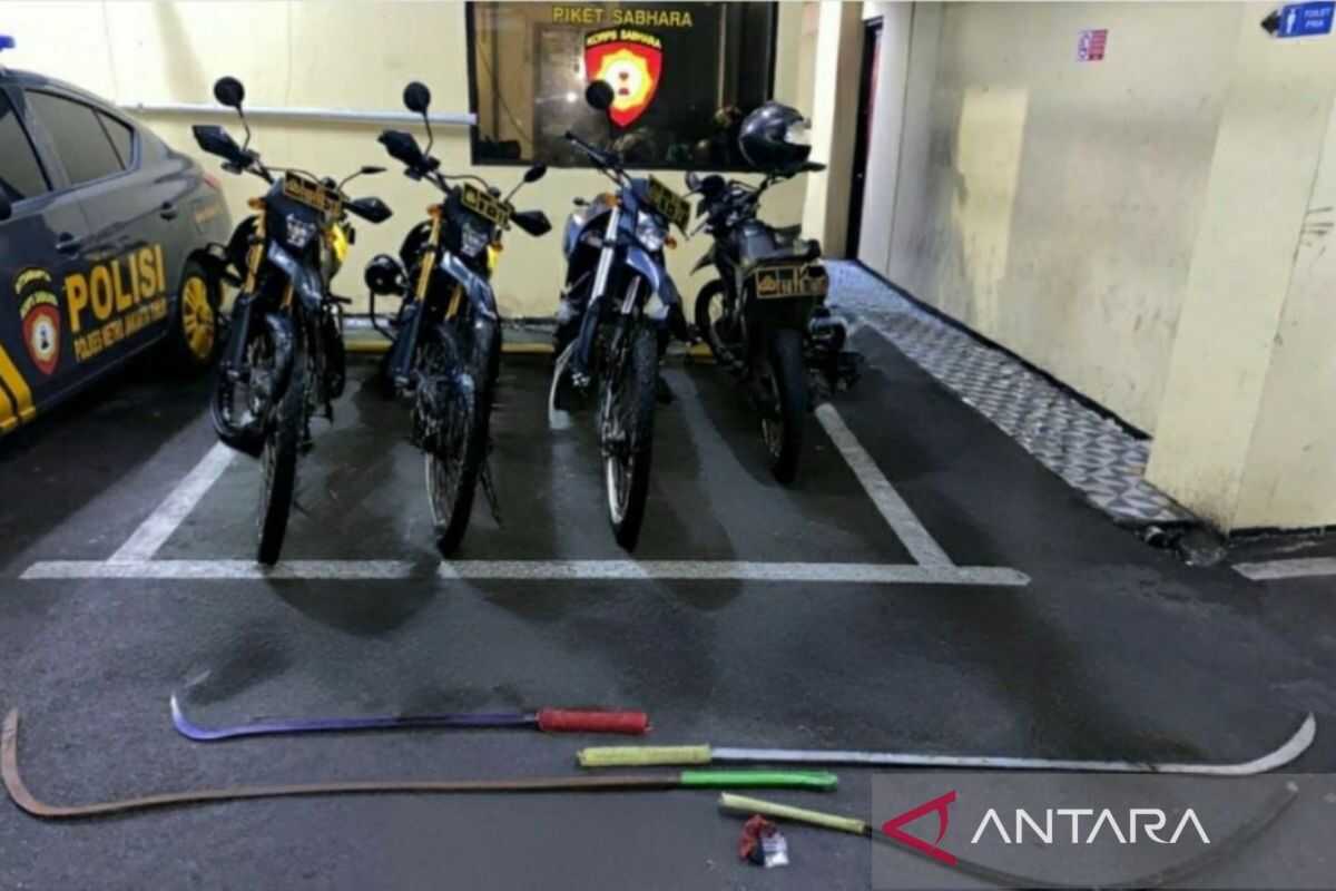 Jakarta Police Apprehend Five Youths Preparing for Street Brawl in East Jakarta