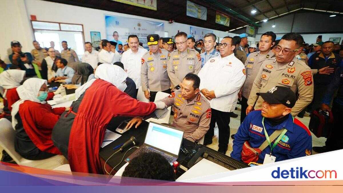 National Police Chief Joins Blood Donation Drive with Workers at KSPSI's 53rd Anniversary in Tangerang