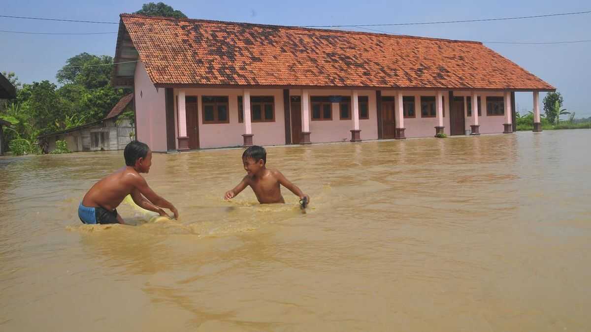 Flooding Hits 14 Villages in Grobogan, Central Java, with Water Levels Reaching One Metre