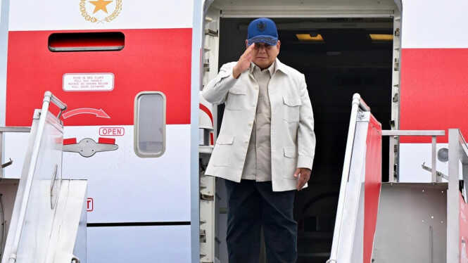 Accompanied by Bahlil and Cabinet Secretary Teddy, Prabowo Departs for US to Meet Trump