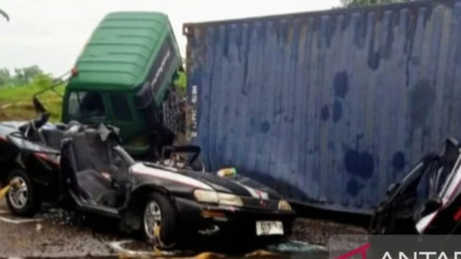 Container Truck Crushes Corolla in Karawang, Killing Three