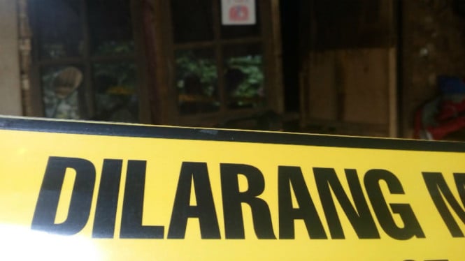 Moment 65-Metre Wall of SMPN 182 Jakarta Collapses Captured on CCTV