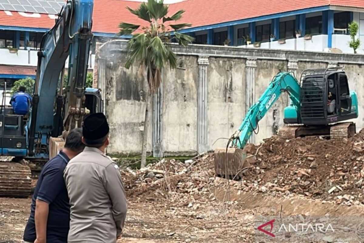 Crime Round-up: Brawl Attempt and Collapsed Wall at SMPN 182