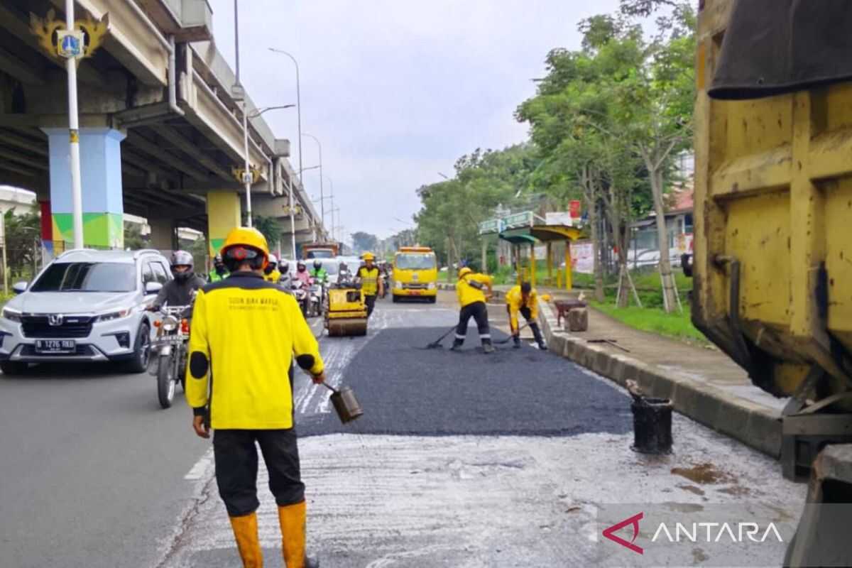 East Jakarta Repairs Thousands of Potholes