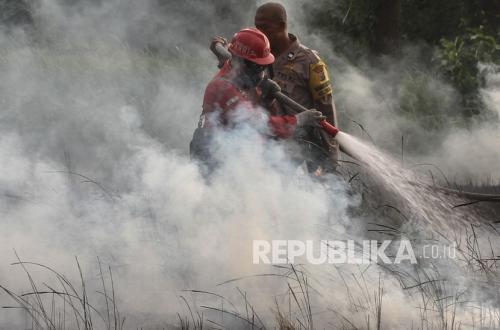 Forestry Ministry Deploys Additional Personnel and Conducts OMC in Riau to Prevent Spread of Forest Fires