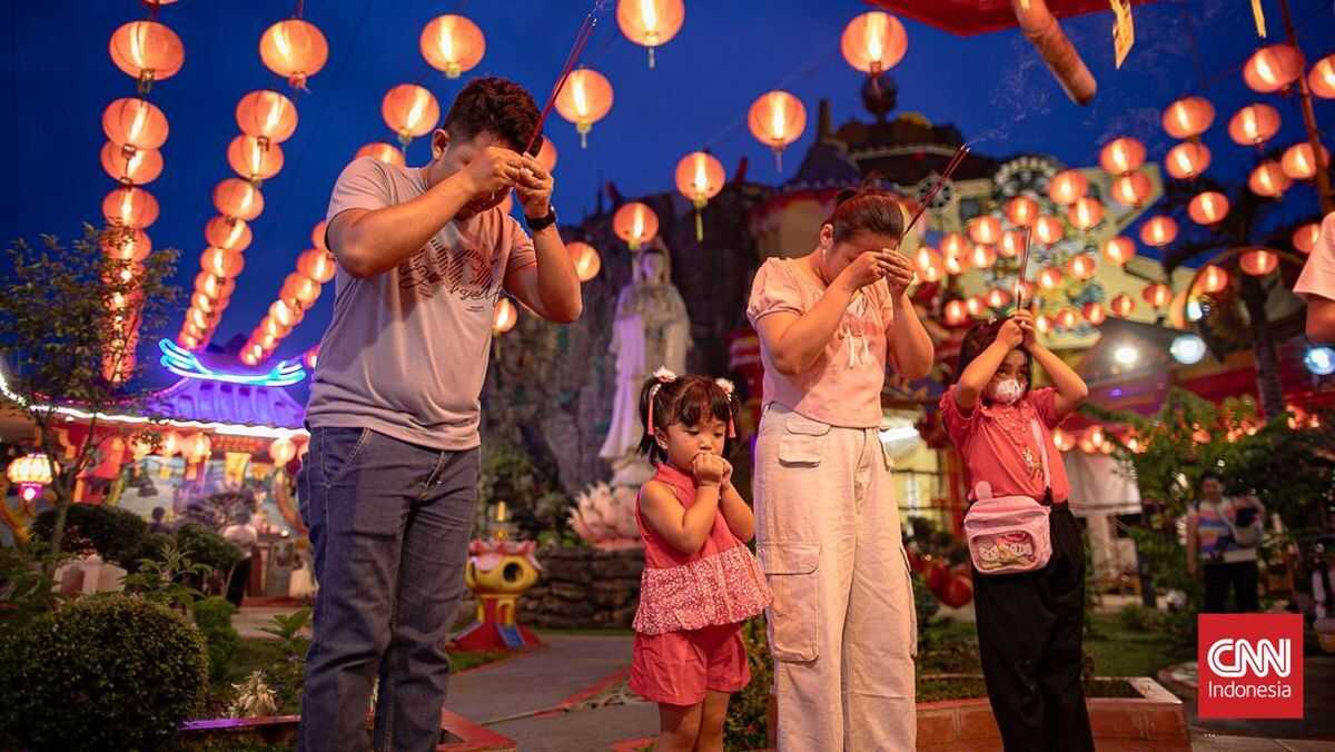 Jakarta Metropolitan Police Deploy Thousands of Personnel to Secure 165 Temples During Lunar New Year