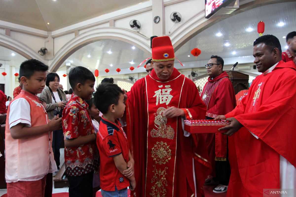 Catholic Church in Kupang Holds Lunar New Year Mass