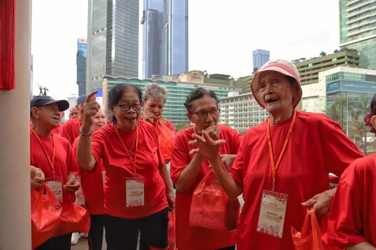 DKI Jakarta Invites Elderly Residents to Join Lunar New Year Celebrations at Hotel Indonesia Roundabout