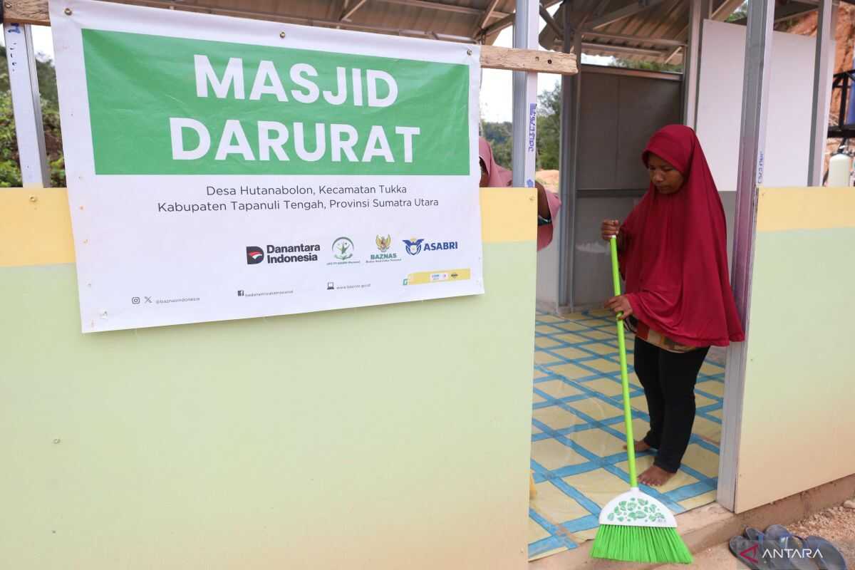 Disaster Survivors in Hutanabolon Welcome Baznas Emergency Mosque Aid