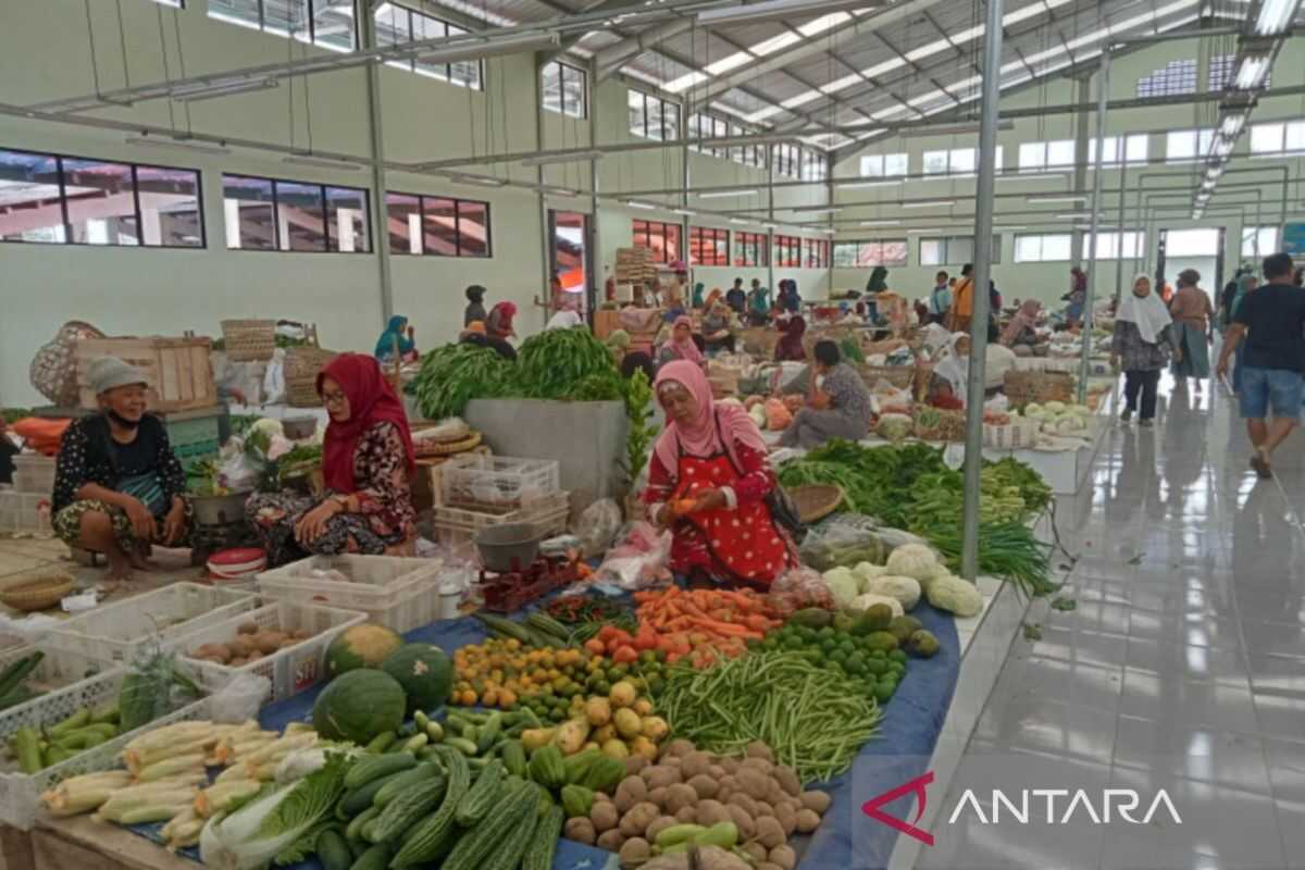 Bantul Regent: Staple food price rises will not exceed purchasing power