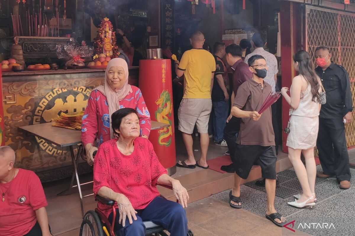Hundreds of Visitors Flock to Toa Se Bio Temple to Celebrate Lunar New Year