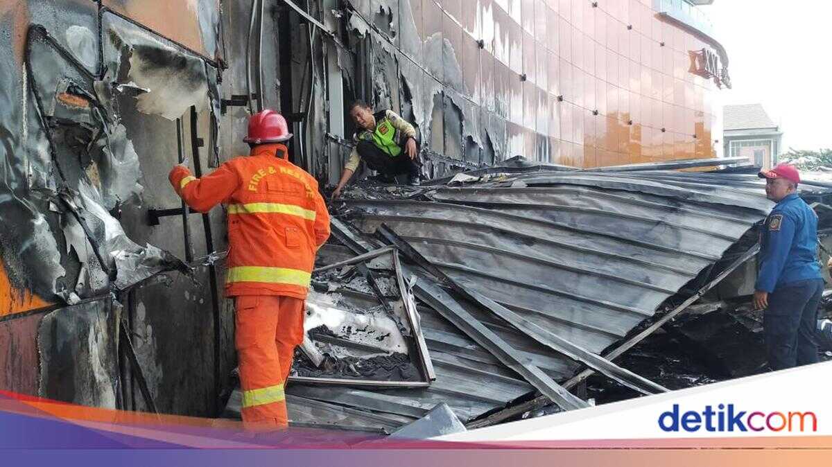 Cibubur Mall Fire Caused by Welding Sparks from Billboard Logo Project