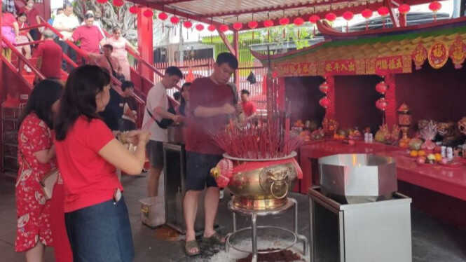 Chinese New Year 2026: Dharma Bakti Temple in West Jakarta Implements Rotation Entry System