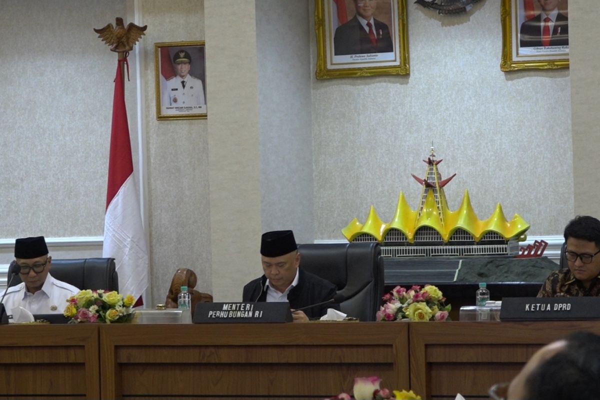 Transport Minister demands standby vessels at every port berth during Lebaran exodus