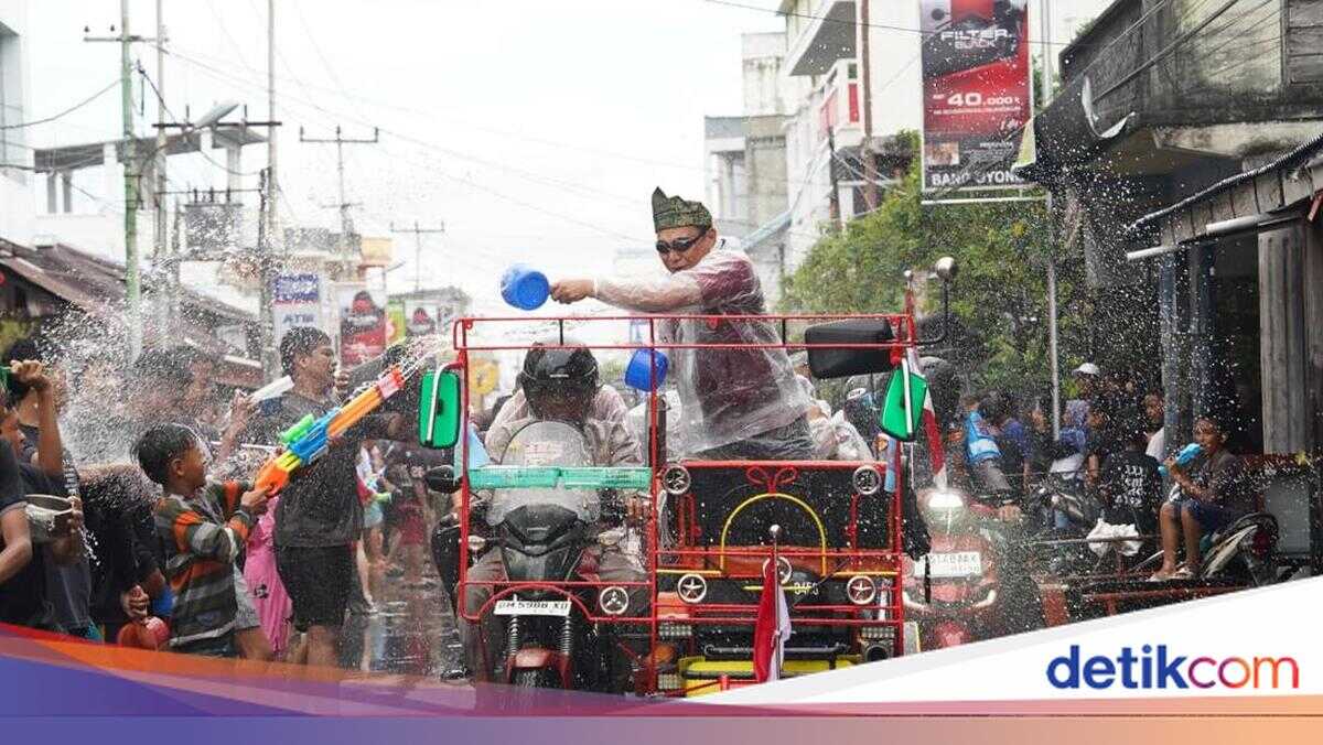 Lively 'Water War' Festival in Riau: Preserving Tradition and Strengthening Brotherhood