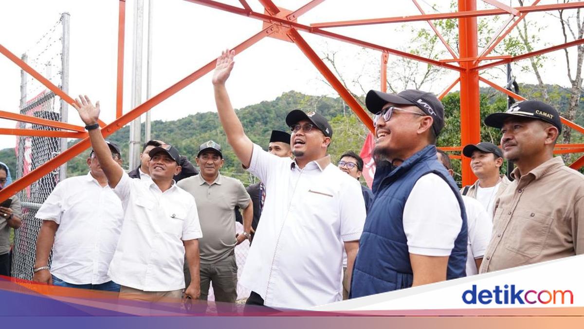 Andre Rosiade Inaugurates Telkomsel BTS in Garabak Data, Solok