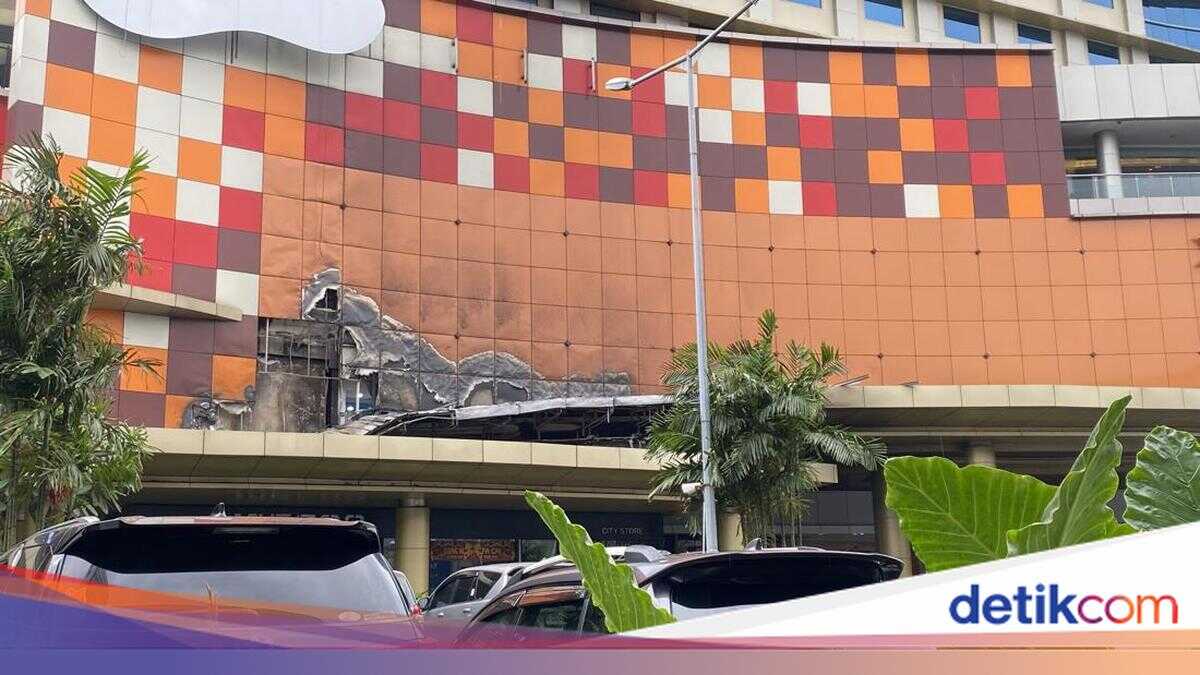 Aftermath of Cibubur Mall Fire Caused by Billboard Welding Sparks