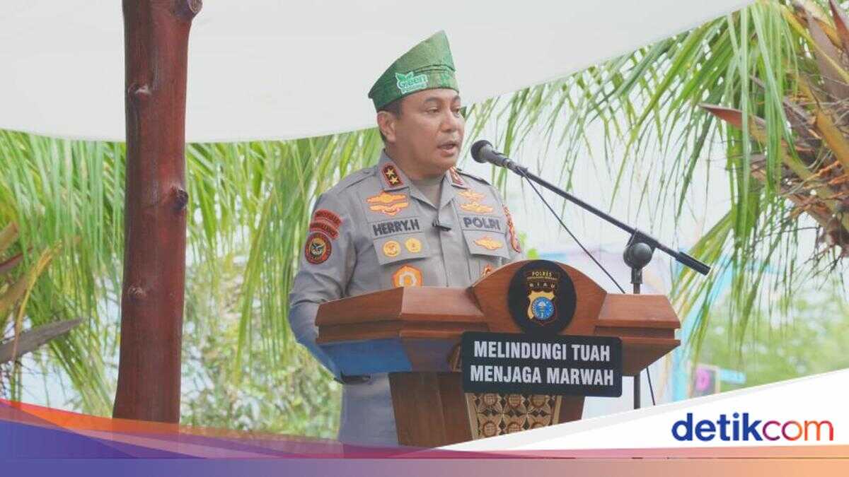 Riau Police Chief Explores River Village, Urges Residents to Preserve Culture and Nature